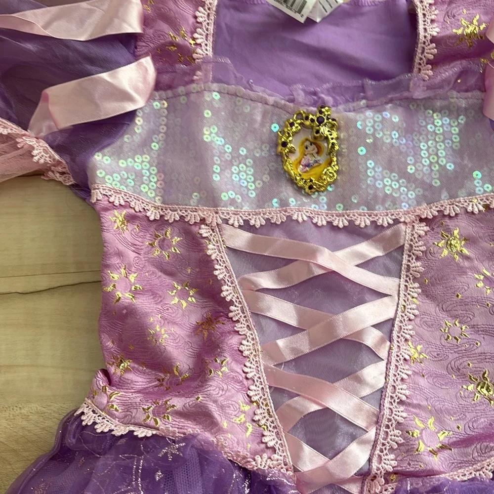 NWT Disney Princess Rapunzel Dress Up Dress. Girls Size M 7/8. Runs long. Pretty